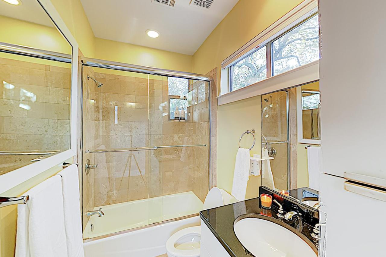 Giraffic Park Villa Austin Exterior photo